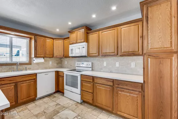 7348 W PECK Drive, Glendale, AZ 85303