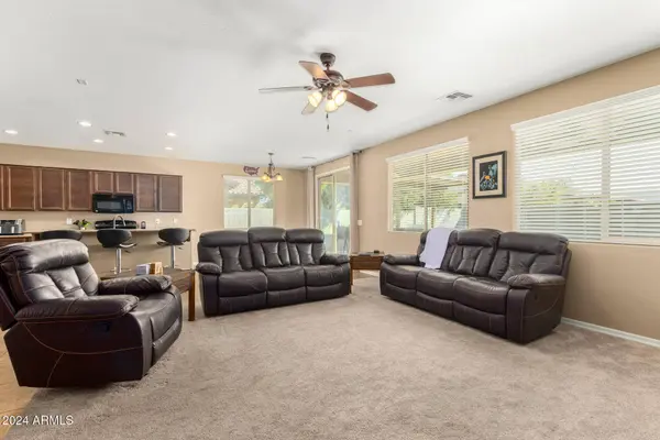 211 W LEATHERWOOD Avenue, Queen Creek, AZ 85140