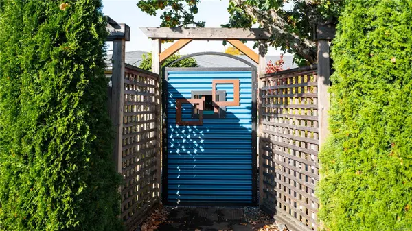 27 Jedburgh Rd, View Royal, BC V9B 1K7