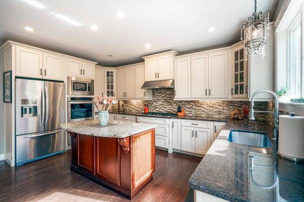 8 Alpine DR, Falmouth, ME 04105