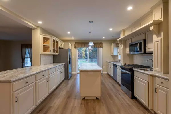 10 Camden RD, Berwick, ME 03901