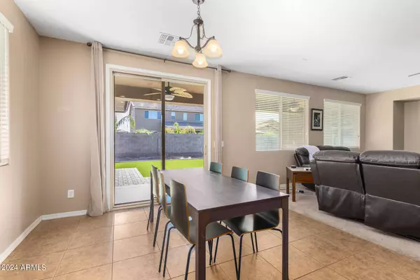 211 W LEATHERWOOD Avenue, Queen Creek, AZ 85140