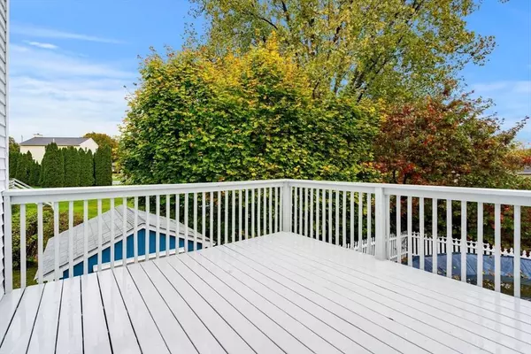 1 Barrview Cir, Methuen, MA 01844