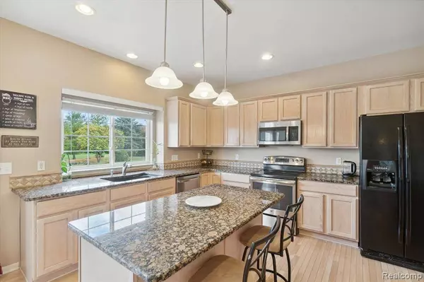 8369 OXFORD Lane, Grand Blanc, MI 48439