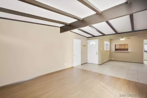 5127 Triana St, San Diego, CA 92117