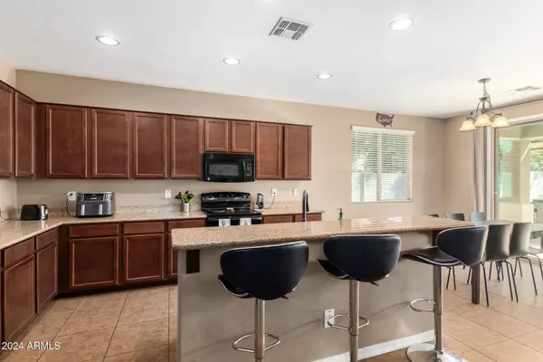 211 W LEATHERWOOD Avenue, Queen Creek, AZ 85140