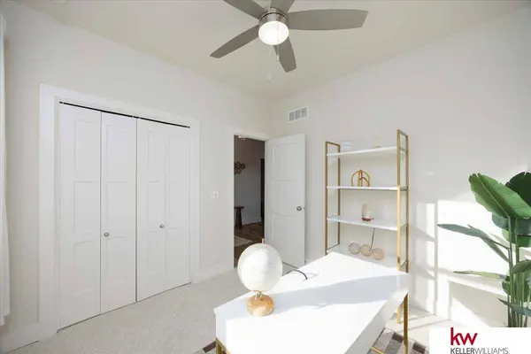 11060 S 216 Avenue, Gretna, NE 68028