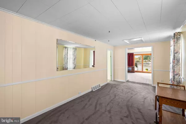 8203 SHORE RD, Dundalk, MD 21222