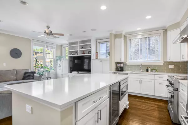 844 W Oakdale AVE #2, Chicago, IL 60657