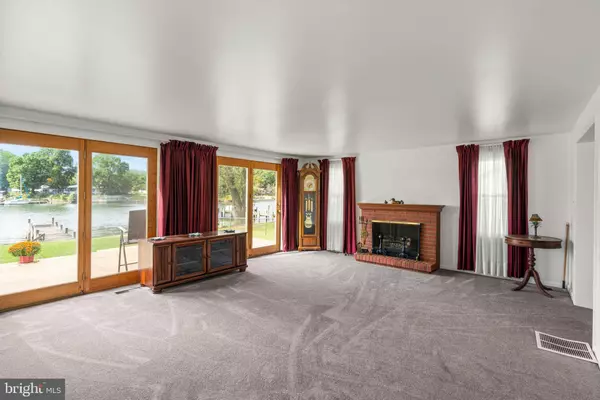 8203 SHORE RD, Dundalk, MD 21222