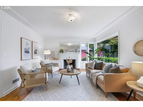 4657 NE CESAR E CHAVEZ BLVD, Portland, OR 97211