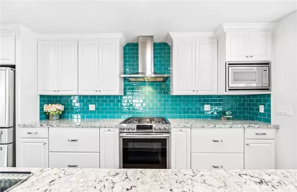 15472 Stanford LN, Huntington Beach, CA 92647