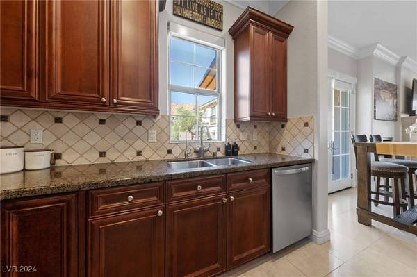 10 Via Vasari #101, Henderson, NV 89011