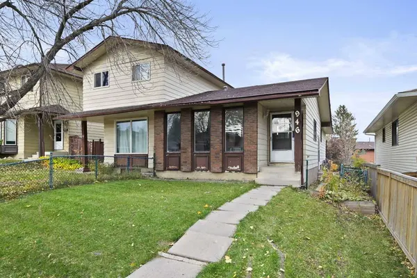 946 Berkley DR NW, Calgary, AB T3K 1A2