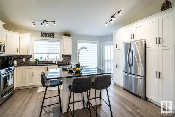 20 DARLINGTON DR, Sherwood Park, AB T8H 1R8