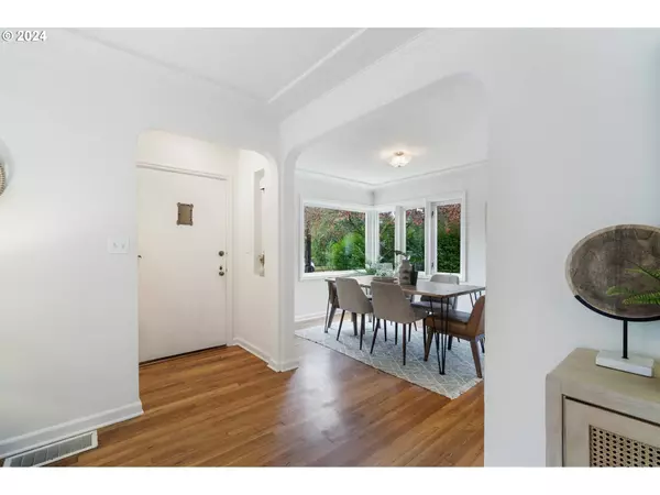 4657 NE CESAR E CHAVEZ BLVD, Portland, OR 97211