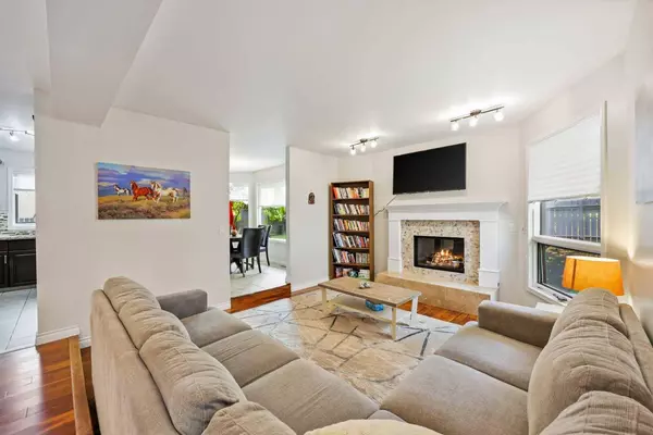 55 Cedargrove WAY SW, Calgary, AB T2W 4V2