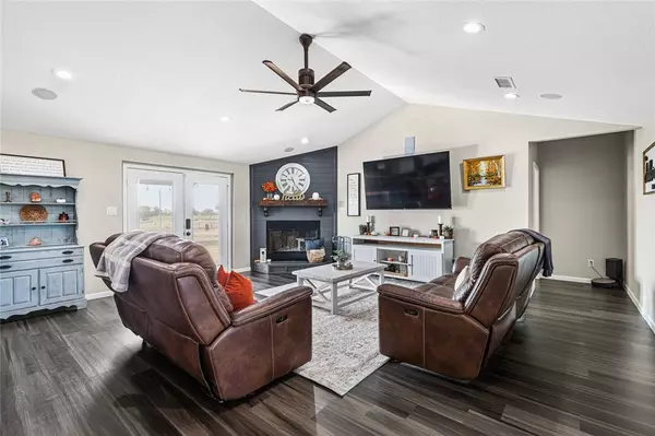 1424 Kirkland Hill RD, Axtell, TX 76624