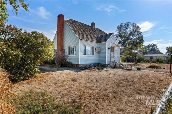 536 N 7th St, Payette, ID 83661-2452