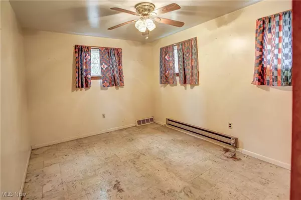 3302 Ingleside DR, Parma, OH 44134