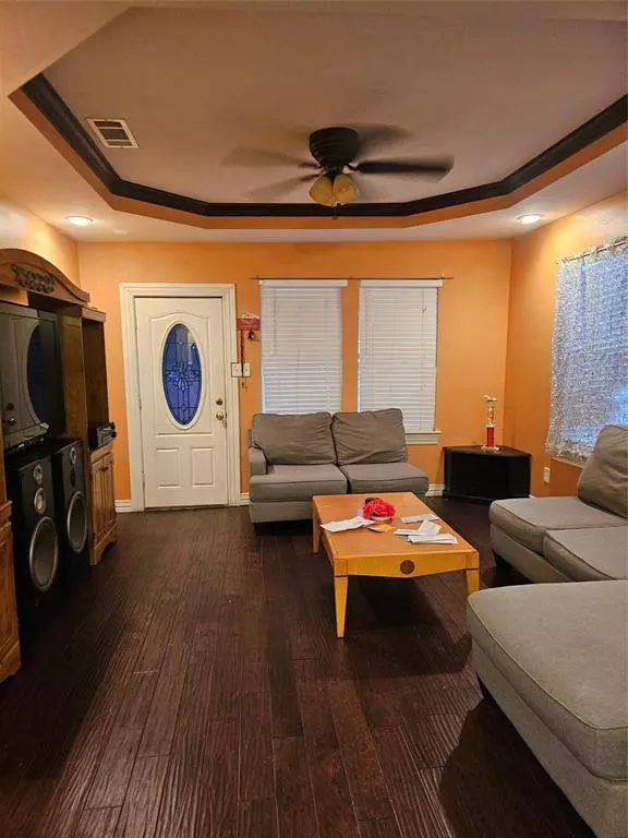 1221 E Hattie Street, Fort Worth, TX 76104