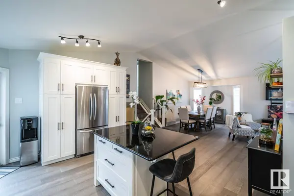 20 DARLINGTON DR, Sherwood Park, AB T8H 1R8