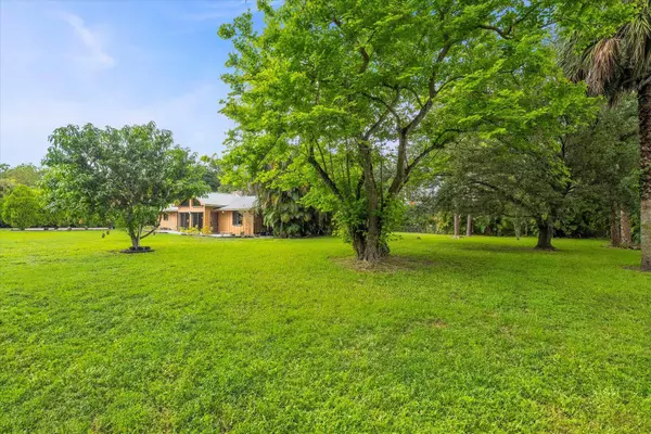 13573 N 49th ST, The Acreage, FL 33411