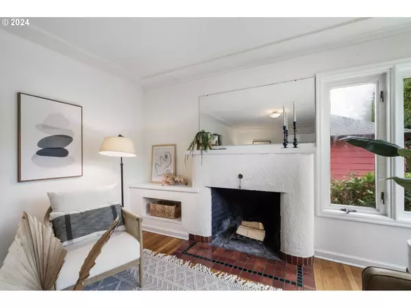 4657 NE CESAR E CHAVEZ BLVD, Portland, OR 97211