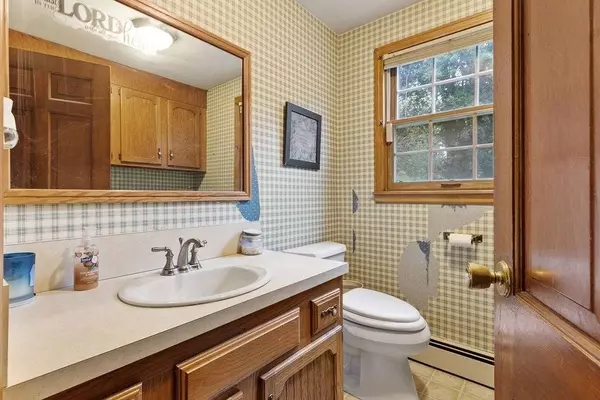 107 Mary Ln, Bridgewater, MA 02324