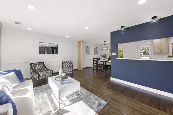 100 W Monterey AVE, Schaumburg, IL 60193