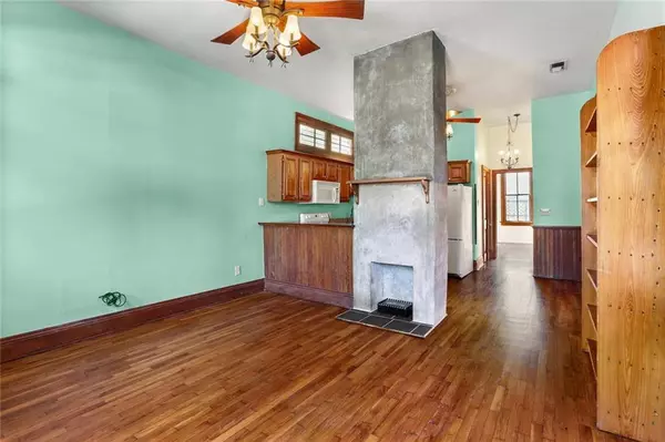 604 CONSTANTINOPLE ST, New Orleans, LA 70115