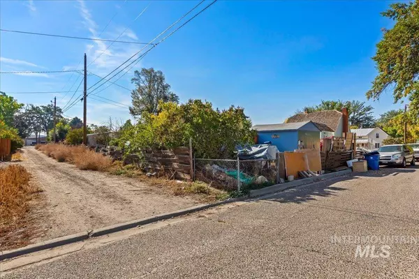 536 N 7th St, Payette, ID 83661-2452