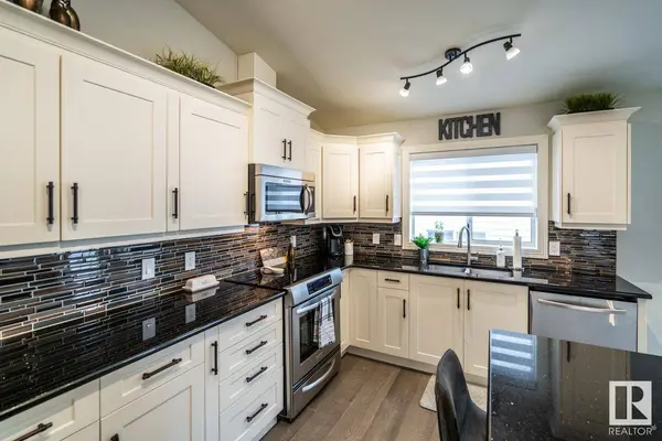 20 DARLINGTON DR, Sherwood Park, AB T8H 1R8