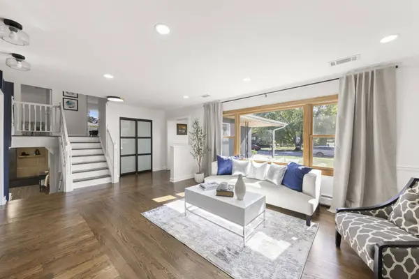 100 W Monterey AVE, Schaumburg, IL 60193