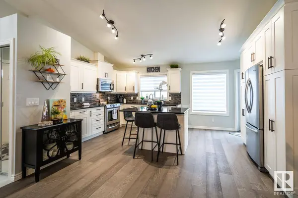 20 DARLINGTON DR, Sherwood Park, AB T8H 1R8