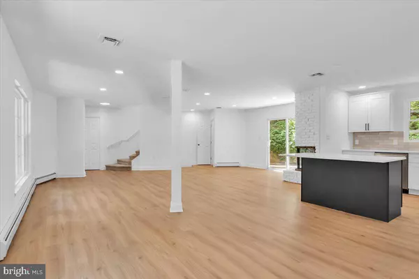 22 GLEN DR, Voorhees, NJ 08043