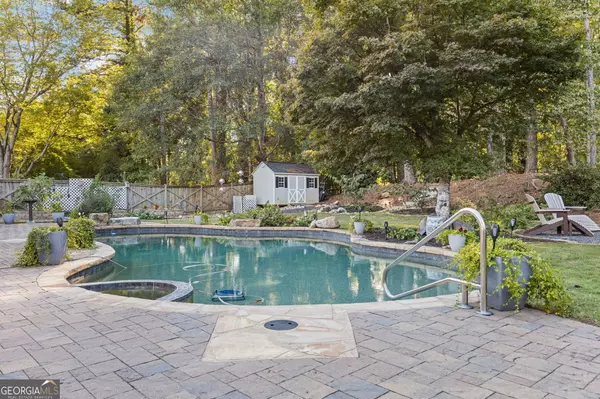 681 CREEKWOOD DR, Marietta, GA 30068