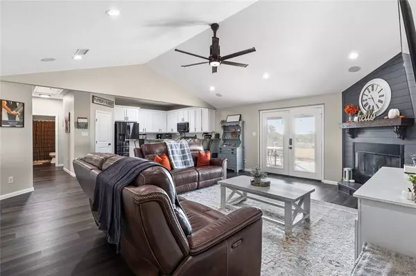 1424 Kirkland Hill RD, Axtell, TX 76624