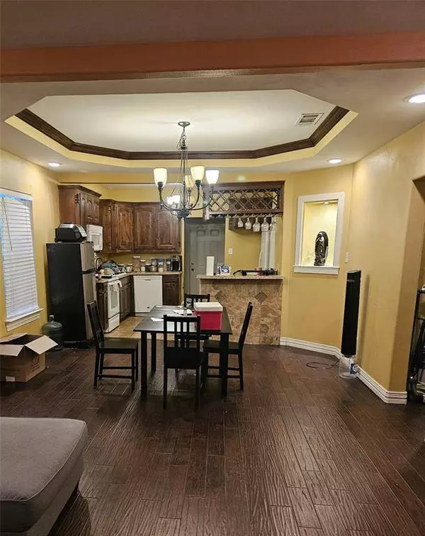 1221 E Hattie Street, Fort Worth, TX 76104