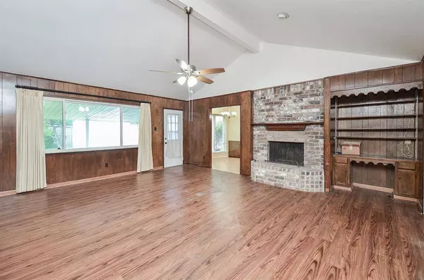 12027 Meadowhollow DR, The Meadows, TX 77477