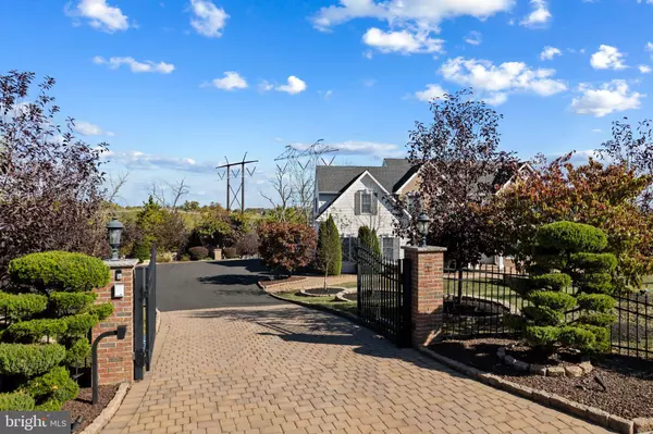 140 MEADOWLAND DR, Collegeville, PA 19426