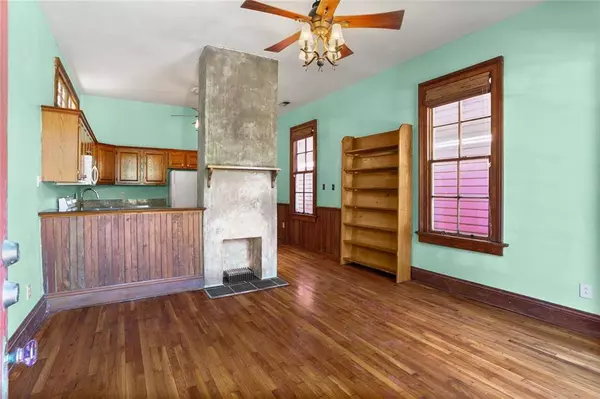 604 CONSTANTINOPLE ST, New Orleans, LA 70115