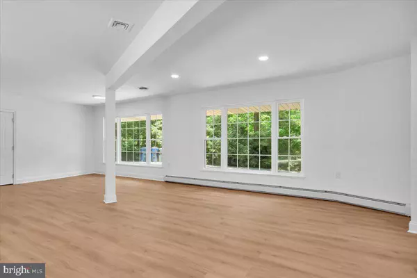 22 GLEN DR, Voorhees, NJ 08043