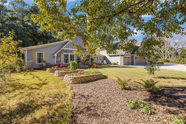 681 CREEKWOOD DR, Marietta, GA 30068