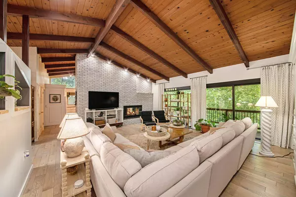 2400 Okemos SE Drive, Grand Rapids, MI 49506