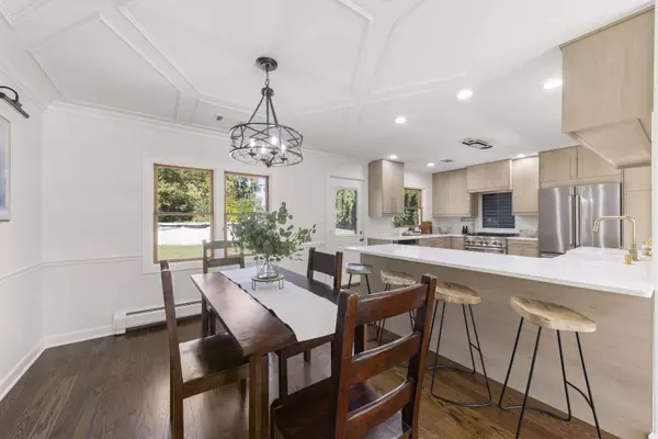 100 W Monterey AVE, Schaumburg, IL 60193