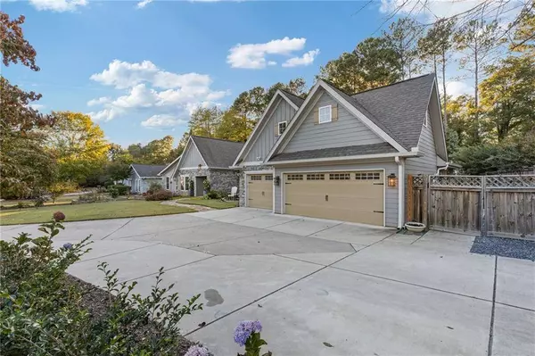 681 CREEKWOOD DR, Marietta, GA 30068