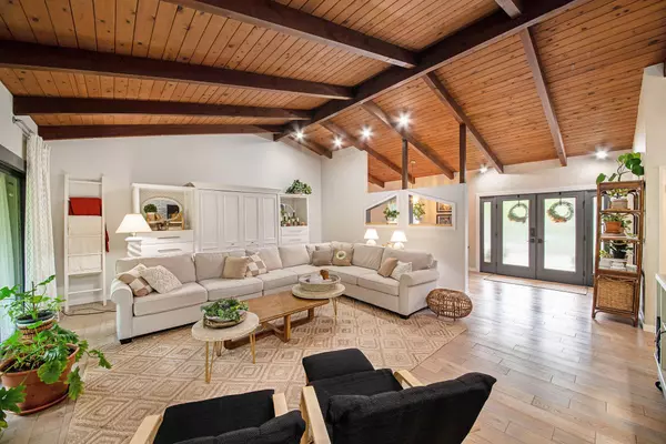 2400 Okemos SE Drive, Grand Rapids, MI 49506