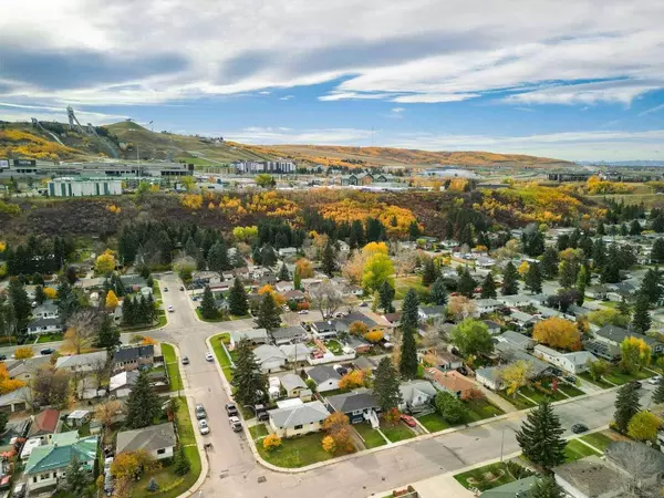 8003 36th AVE NW, Calgary, AB T3B 1V8