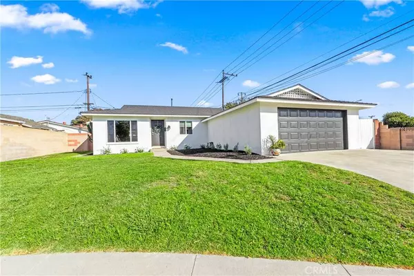 15472 Stanford LN, Huntington Beach, CA 92647
